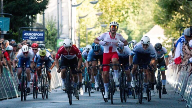 Riley Pickrell gana la segunda etapa del Tour de l’Avenir y Umba sigue como el mejor colombiano