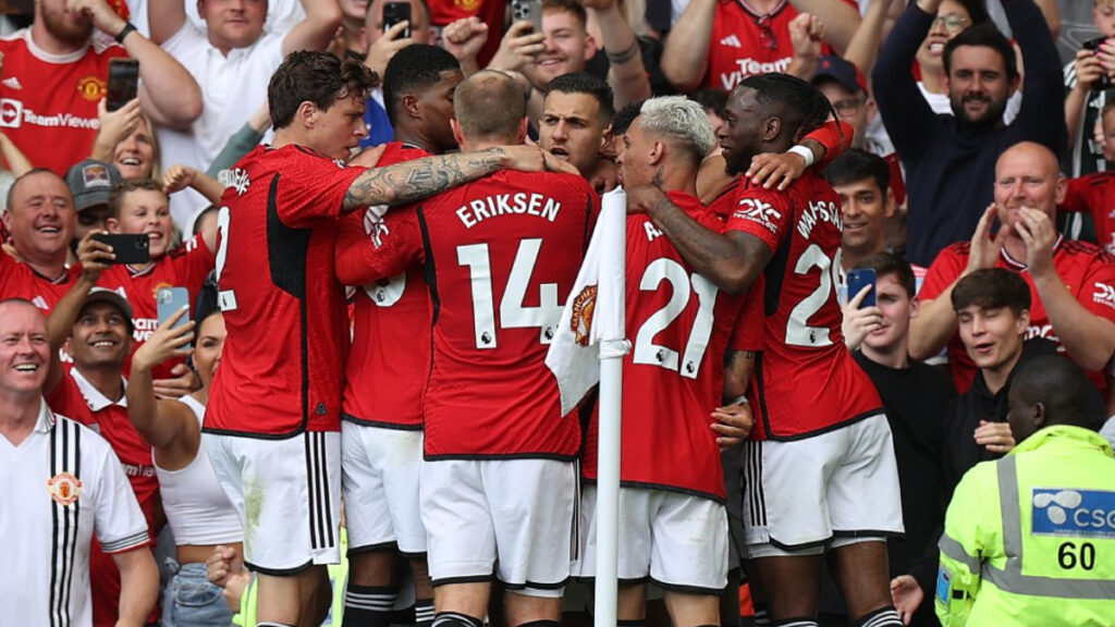 Jugadores del Manchester United celebran un gol. - @ManUtd_Es.