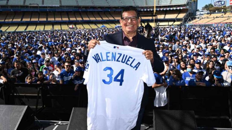 ¡Fernando Valenzuela ya es inmortal! Los Dodgers retiran el icónico número 34 del pitcher mexicano