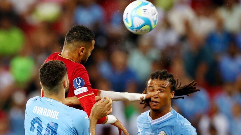 Youssef En-Nesyri abre la lata y adelanta al Sevilla en la Supercopa de Europa