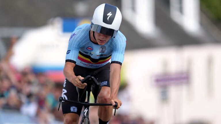 Remco Evenepoel se lleva una complicada etapa 14 de la Vuelta a España