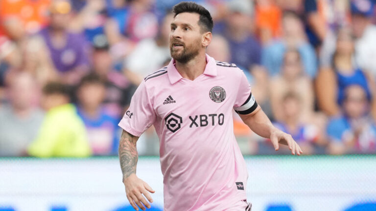 ¿Ya? Leo Messi sale de cambio en el duelo entre Inter Miami y Toronto FC… ¡Al minuto 37!