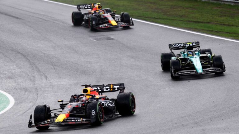 En Red Bull consideran “habitual” la diferencia entre Checo Pérez y Max Verstappen