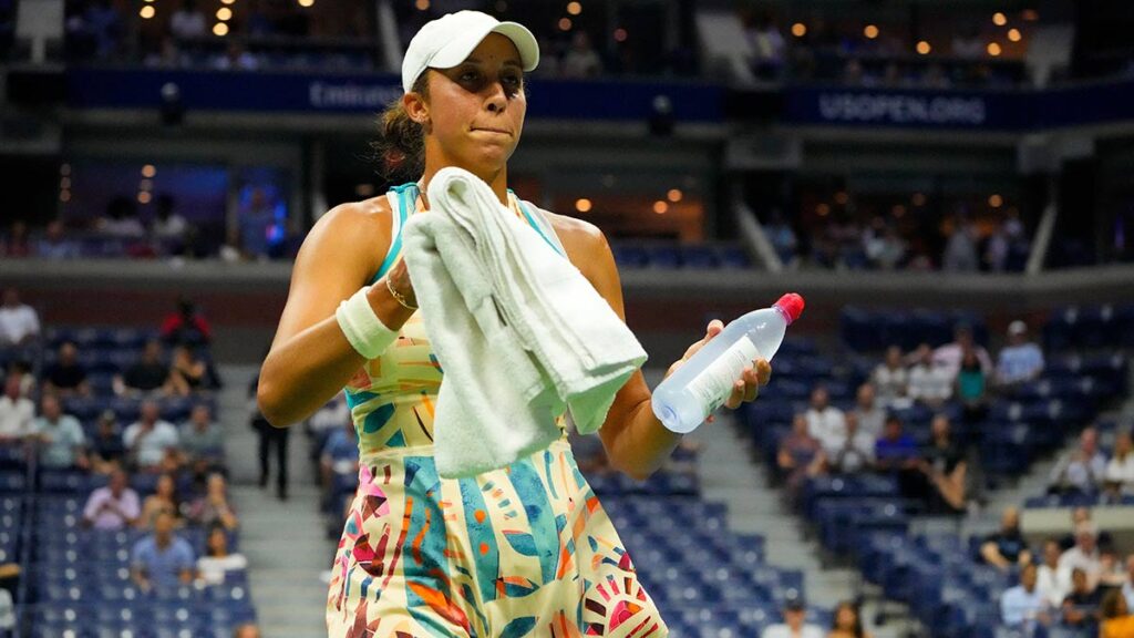 Madison Keys acercó algunas toallas y agua para ayudar al aficionado