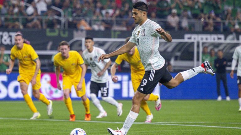 Raúl Jiménez acaba con dos años y nueve meses marcando solo de penalti con la Selección Mexicana