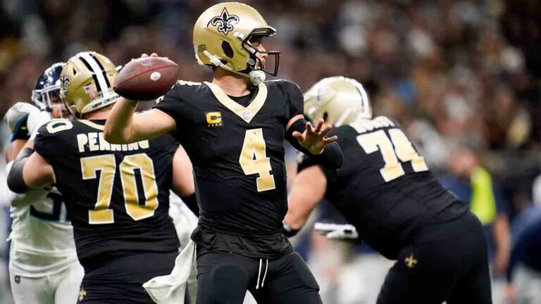 Derek Carr debuta con triunfo con los Saints ante Titans