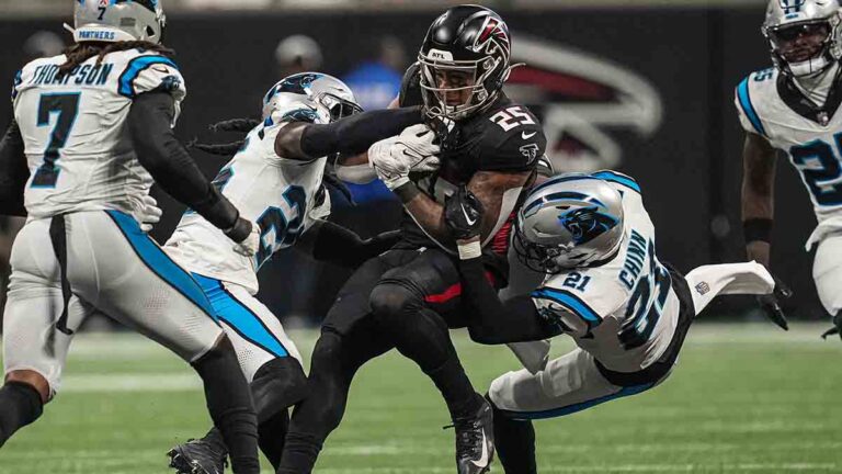 Bijan Robinson supera a Bryce Young en su debut con victoria de los Falcons ante Panthers