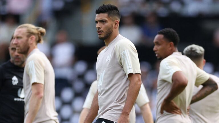 Raúl Jiménez, defendido por el técnico del Fulham: “Está mejorando”