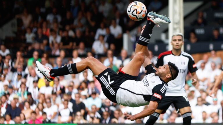 Raúl Jiménez y el Fulham logran su segunda victoria de la temporada