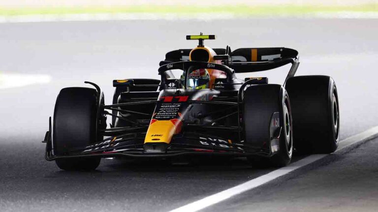 Verstappen se vuelve a imponer en Japón; Checo, dentro del top ten de las Libres 2