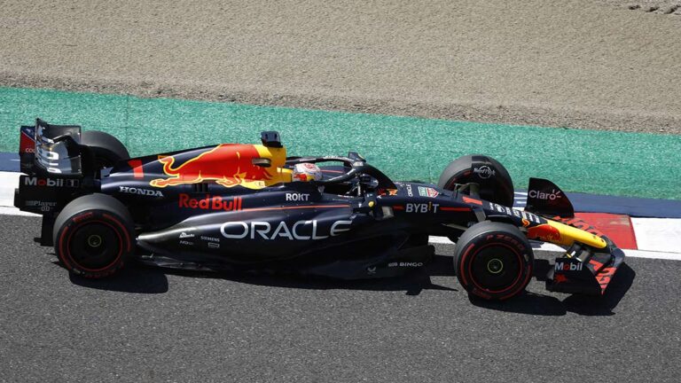 Max Verstappen mantiene el dominio en el Gran Premio de Japón al liderar las prácticas 3; Checo Pérez se quedó con el cuarto puesto