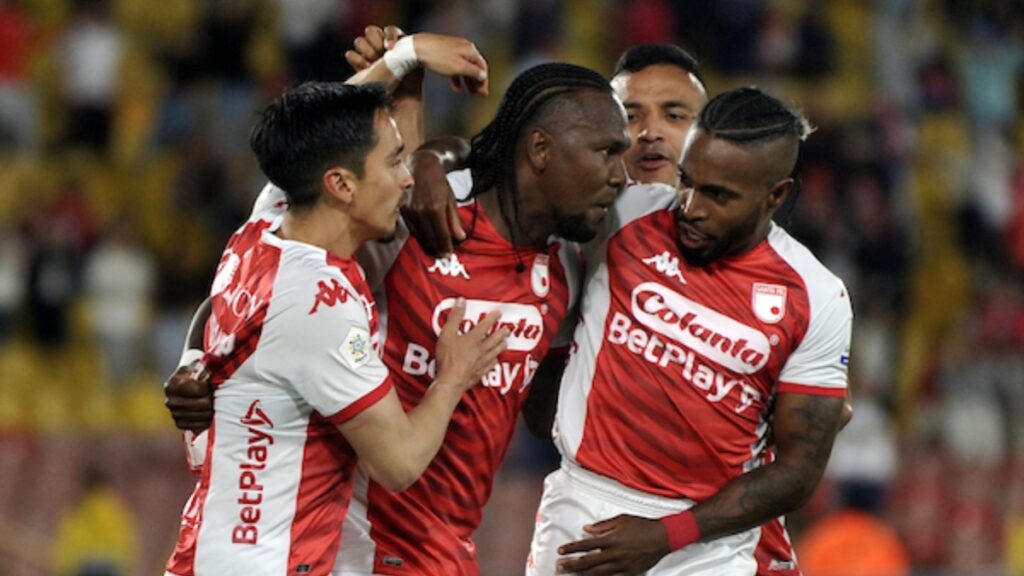 Hugo Rodallega celebrando con Santa Fe.