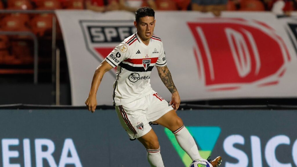 James Rodríguez jugando con Sao Paulo.