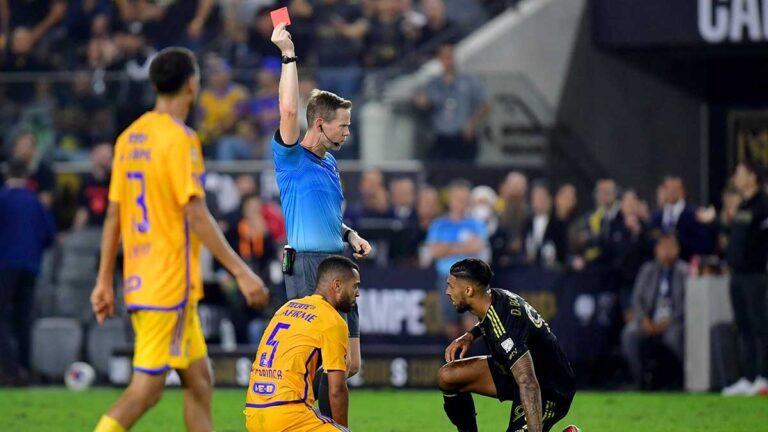 Garrafal error, le cuesta la tarjeta roja a Rafael Carioca ante el LAFC en la Campeones Cup