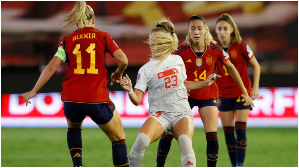 España golea a Suiza | Reuters; Del Pozo