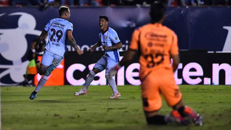 ¡Resucitó! Cruz Azul derrota al líder San Luis y aún respira en el Apertura 2023