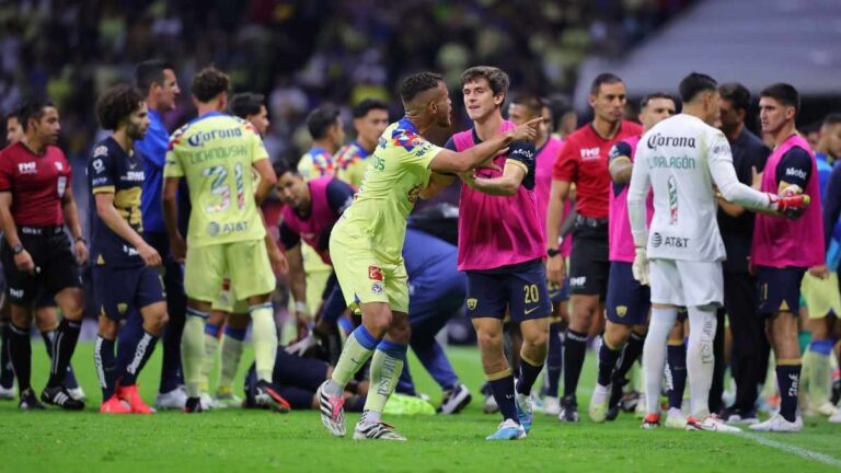 ¡Se calientan los ánimos en el América vs Pumas! Conato de bronca en el Clásico Capitalino