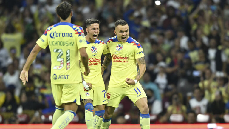 El Cabecita Rodríguez celebra el gol ante Pumas con señas obscenas y se encienden los ánimos