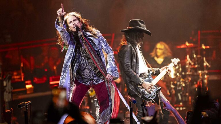¿Por qué Aerosmith pospone múltiples fechas de su gira de despedida y se repondrán los conciertos? Esto es lo que se sabe