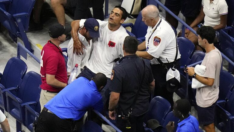 Aficionado se desploma en el US Open por la fuerte onda de calor