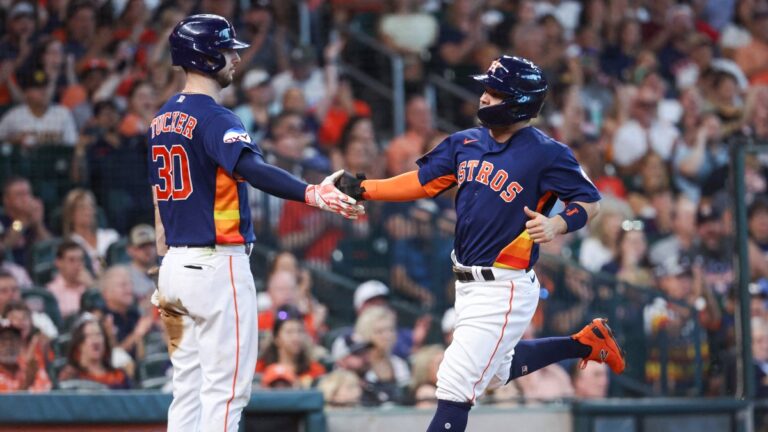 Astros aplasta a Padres con rally de ocho carreras en el sexto rollo