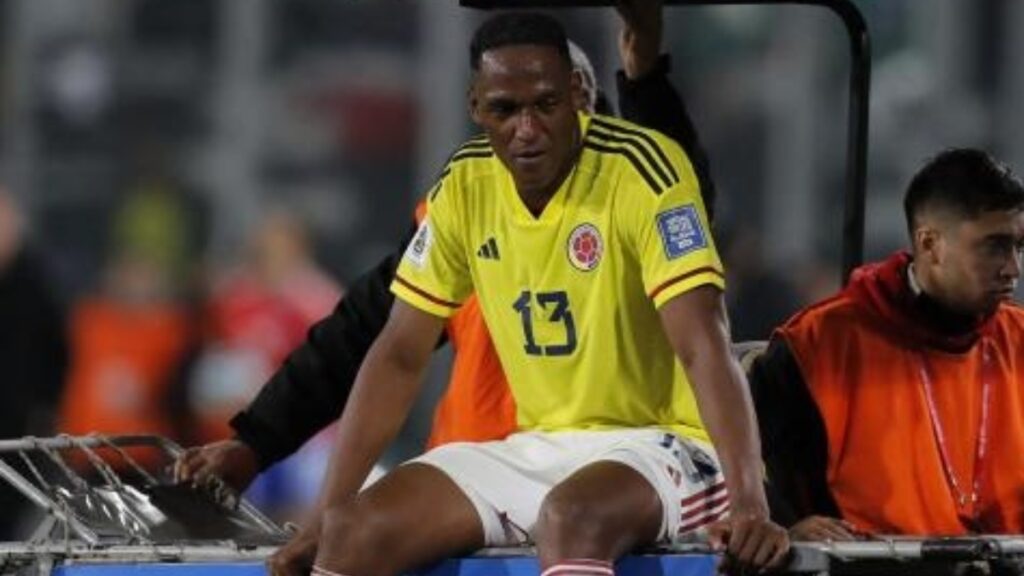 Yerry Mina sale lesionado ante Chile.