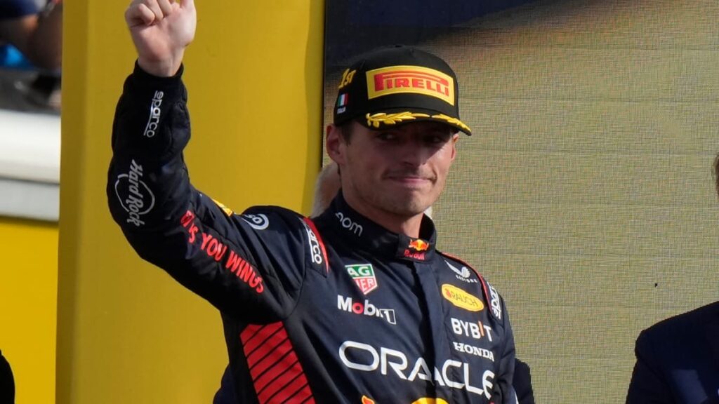 Max Verstappen, de la escudería Red Bull, celebra tras ganar el Gran Premio.