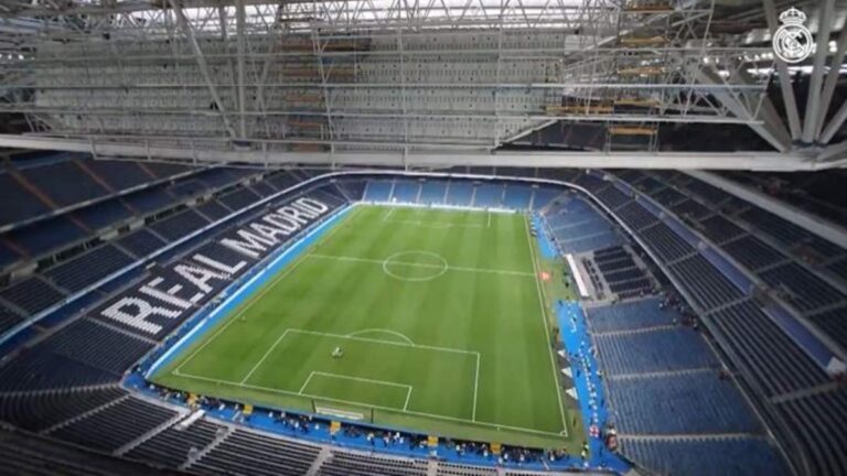 El espectacular césped retráctil del Santiago Bernabéu