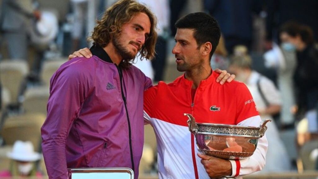 Tsitsipas y Djokovic tras la final de Roland Garros 2023. Foto: Roland Garros.