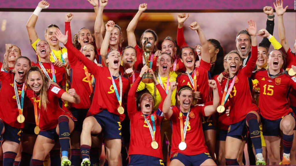 Las jugadoras de España celebrando el título mundial. Foto: AP.