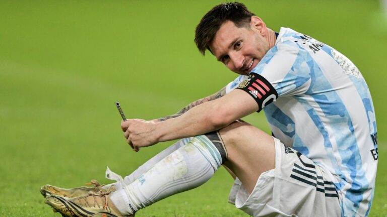 Messi revela detalles sobre su relación con las redes sociales: “Boludeo bastante con el teléfono”