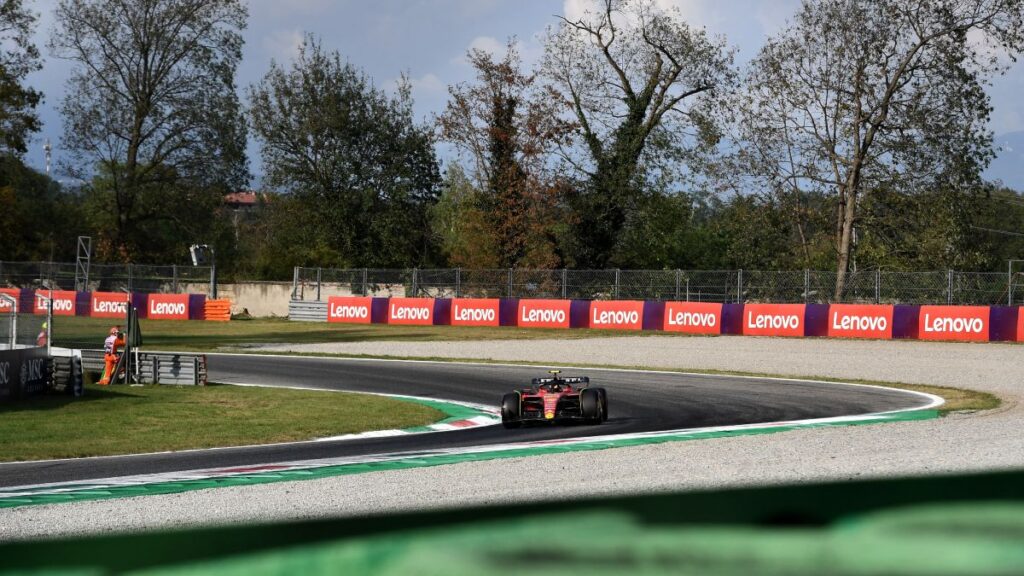 Carlos Sainz marca el mejor tiempo en la FP2 del GP de Italia; Checo Pérez, tercero antes de salir de la pista