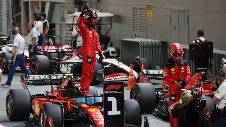 Carlos Sainz suma su segunda pole consecutiva en noche negra para Red Bull en el GP de Singapur; Checo Pérez y Verstappen fuera de la Q3