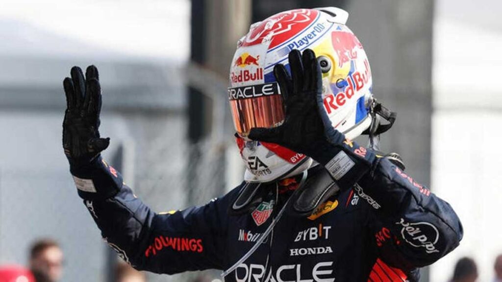 Checo Pérez amplía su ventaja en el segundo lugar del campeonato de pilotos. Reuters