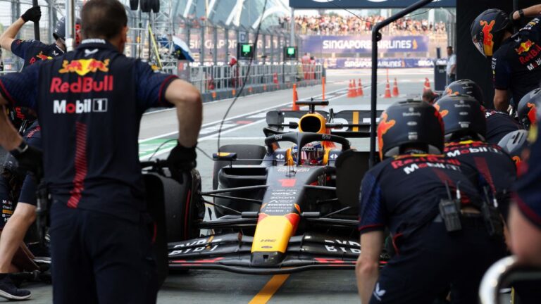 Checo Pérez y Max Verstappen explican los problemas de Red Bull en las prácticas del GP de Singapur