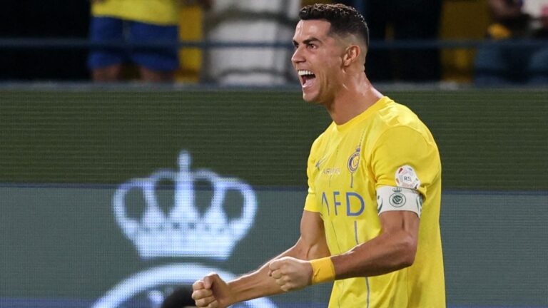 Cristiano marca doblete y Al Nassr supera al Al Ahli