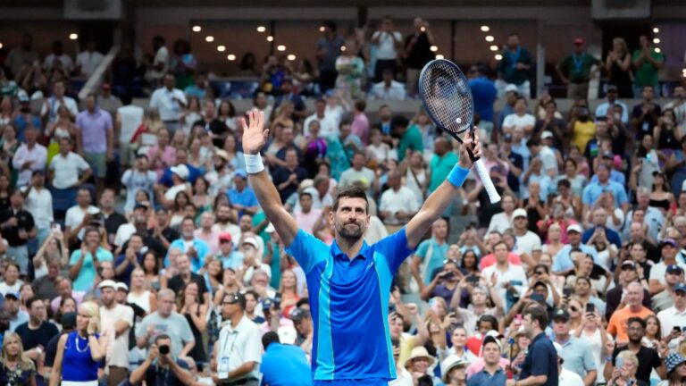 Novak Djokovic avanza a los cuartos de final del US Open e Iga Swiatek se despide