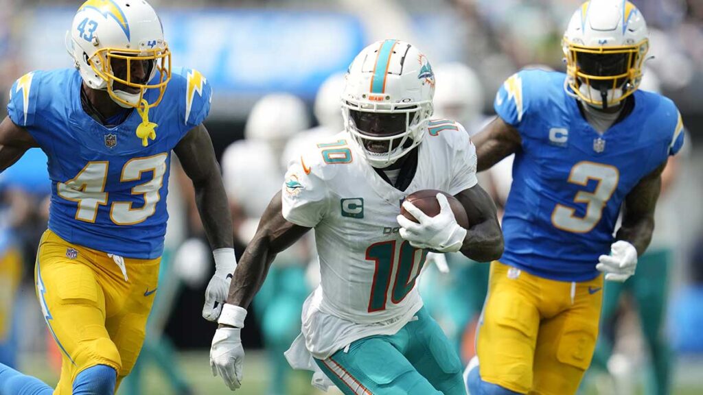 Tyreek Hill y Tua Tagovailoa fueron mucha pieza para Chargers en triunfo de Dolphins | AP