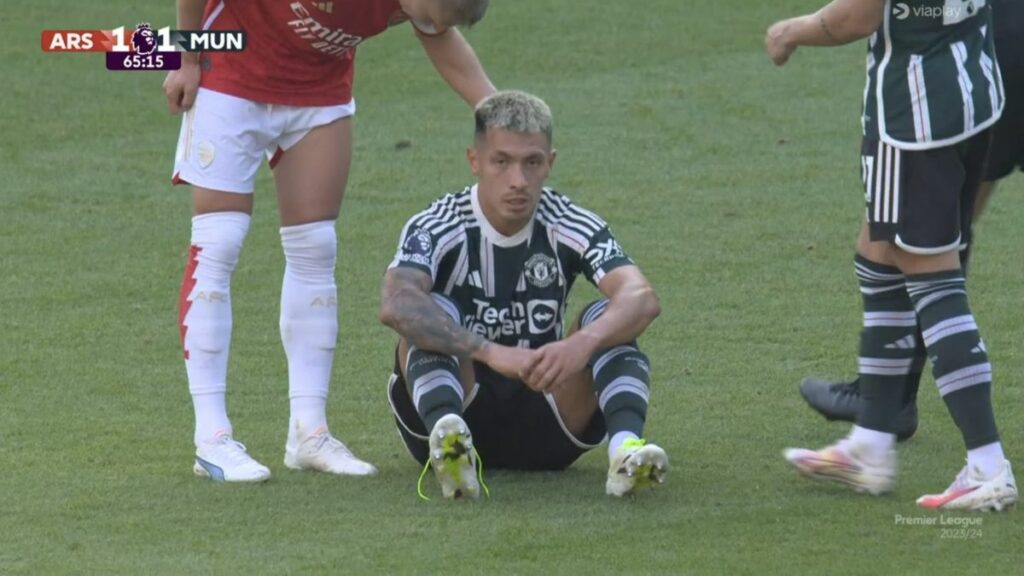 Lisandro Martínez se lesionó en el Arsenal vs Manchester United