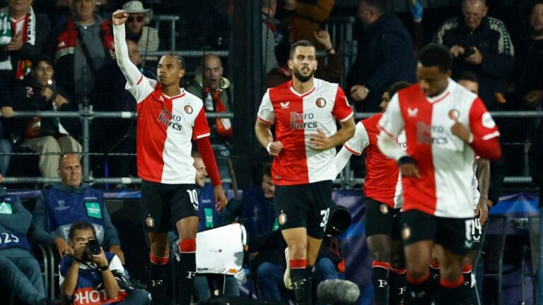 Feyenoord humilla al Ajax en histórica fiesta goleadora; Santi Giménez se queda sin anotar