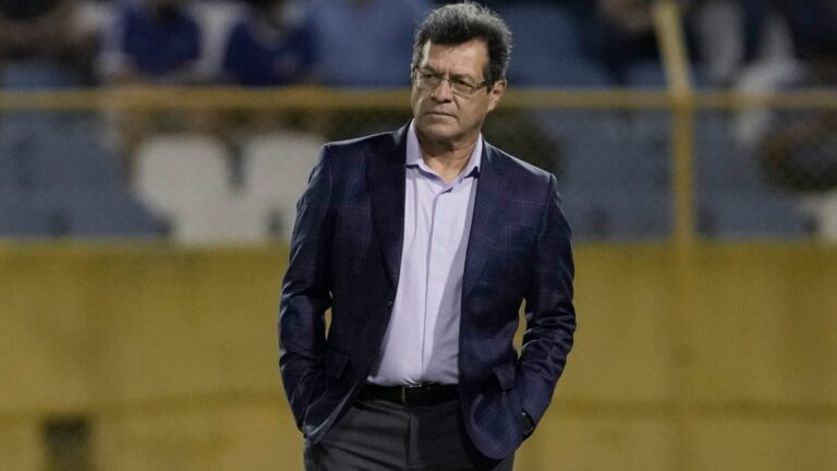 El Salvador se queda sin entrenador: Hugo Pérez será despedido