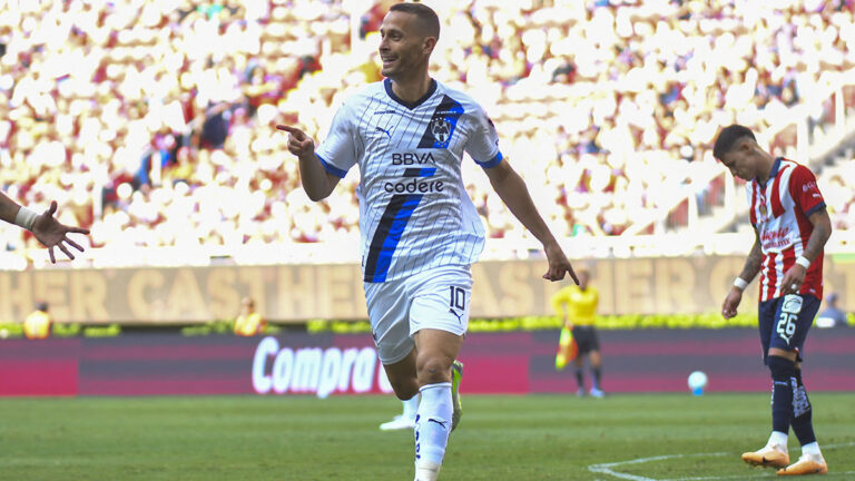 Sergio Canales se estrena como goleador en la Liga MX con Monterrey