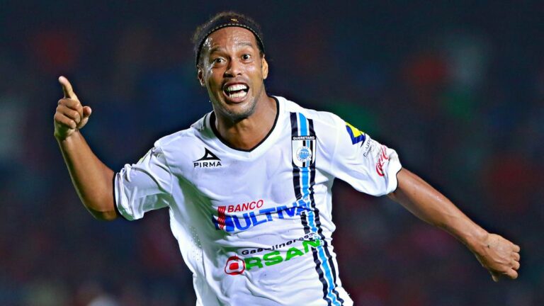 Ronaldinho no olvida su paso por la Liga MX y le manda un mensaje al Querétaro
