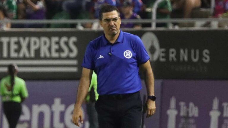 Joaquín Moreno seguirá al frente de Cruz Azul