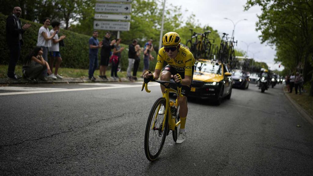 Jonas Vingegaard recorta distancia al líder en la Vuelta a España. AP