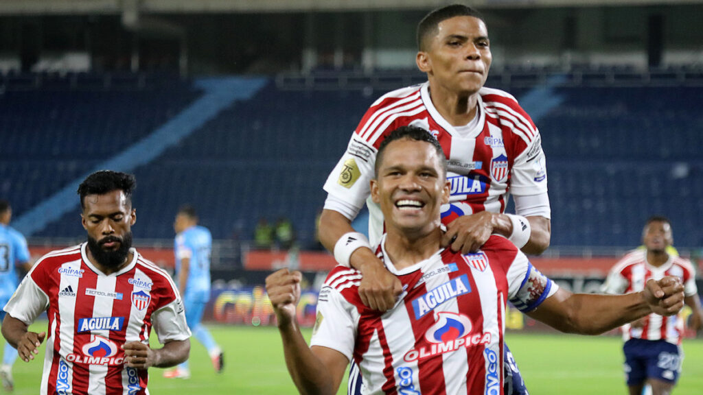 Carlos Bacca celebra un gol. - Vizzor Image.