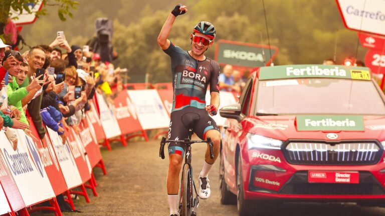Kamna gana la etapa 9 de la Vuelta a España en Caravaca y completa el tríptico del ciclismo