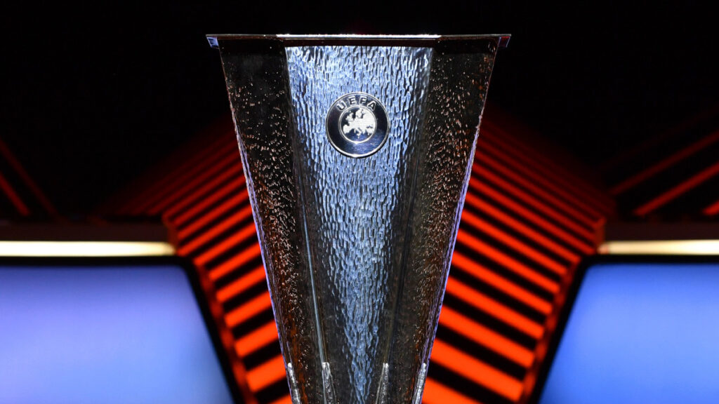 Trofeo de la Europa League. - @EuropaLeague.