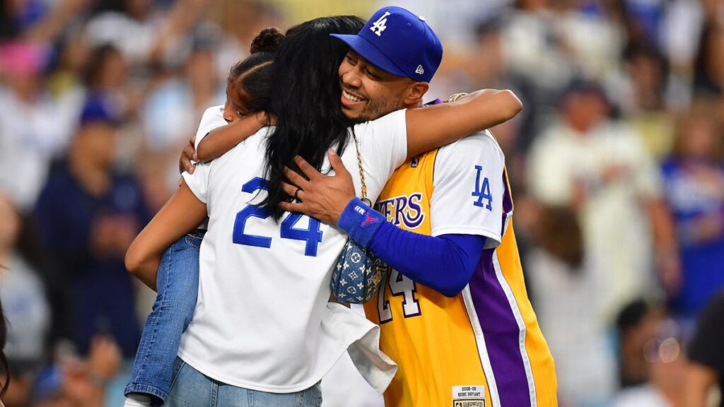 Kobe Bryant, Vanessa Bryant, Natalia Bryant @ Dodgers Game