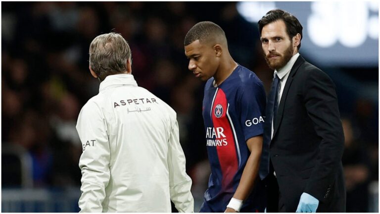 Kylian Mbappé abandona el Parque de los Príncipes por una lesión en la goleada del PSG al Marsella